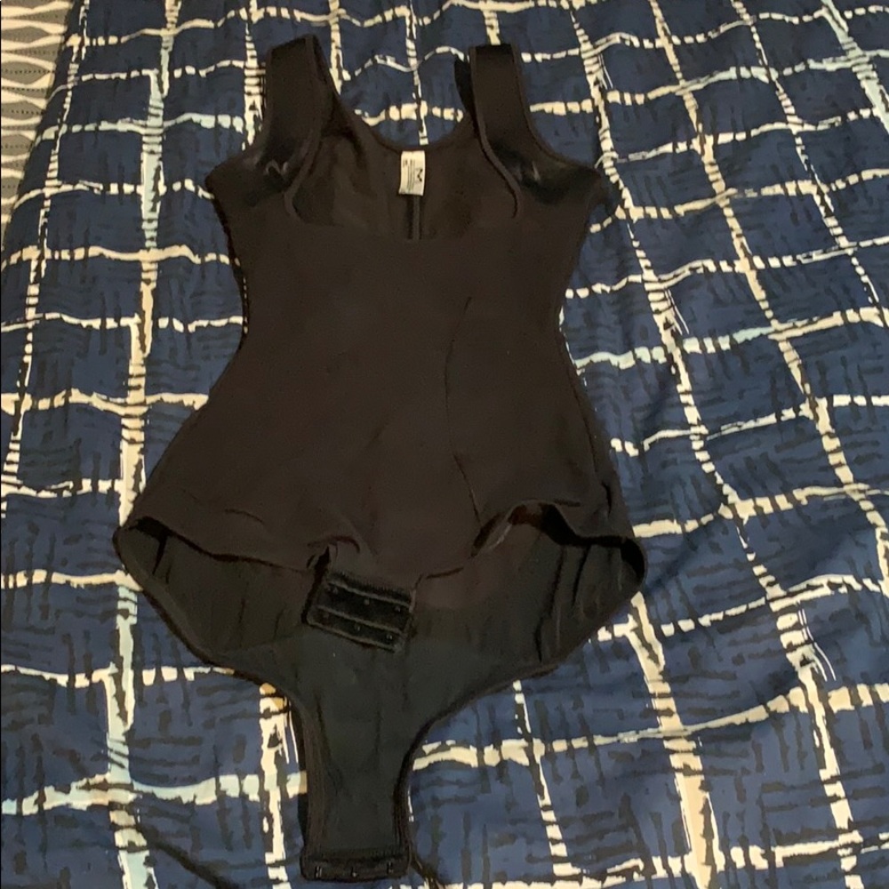 Women’s body shaper/girdle